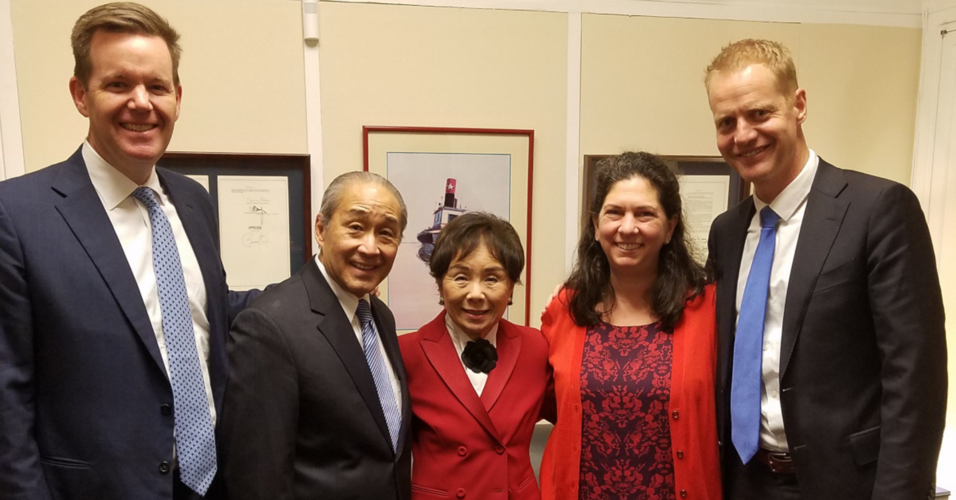 Introductory image: Group Photo at Representative Matsui's Office